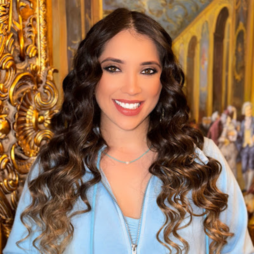 Meet your Posher, Yadira